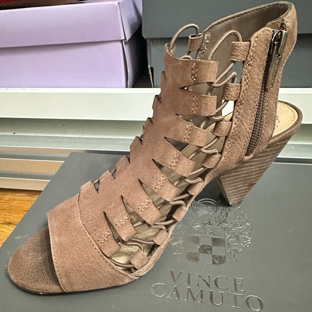 Vince Camuto Sandals Size 7.5